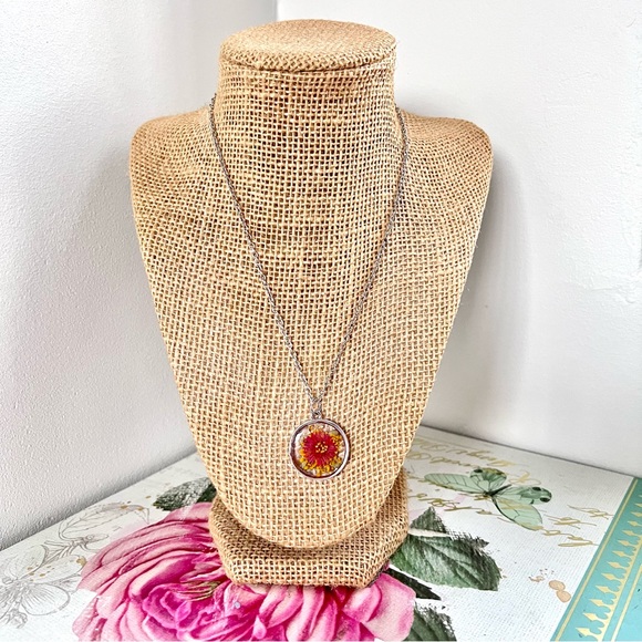 🌺Handmade Real Flower Necklace - Picture 4 of 5